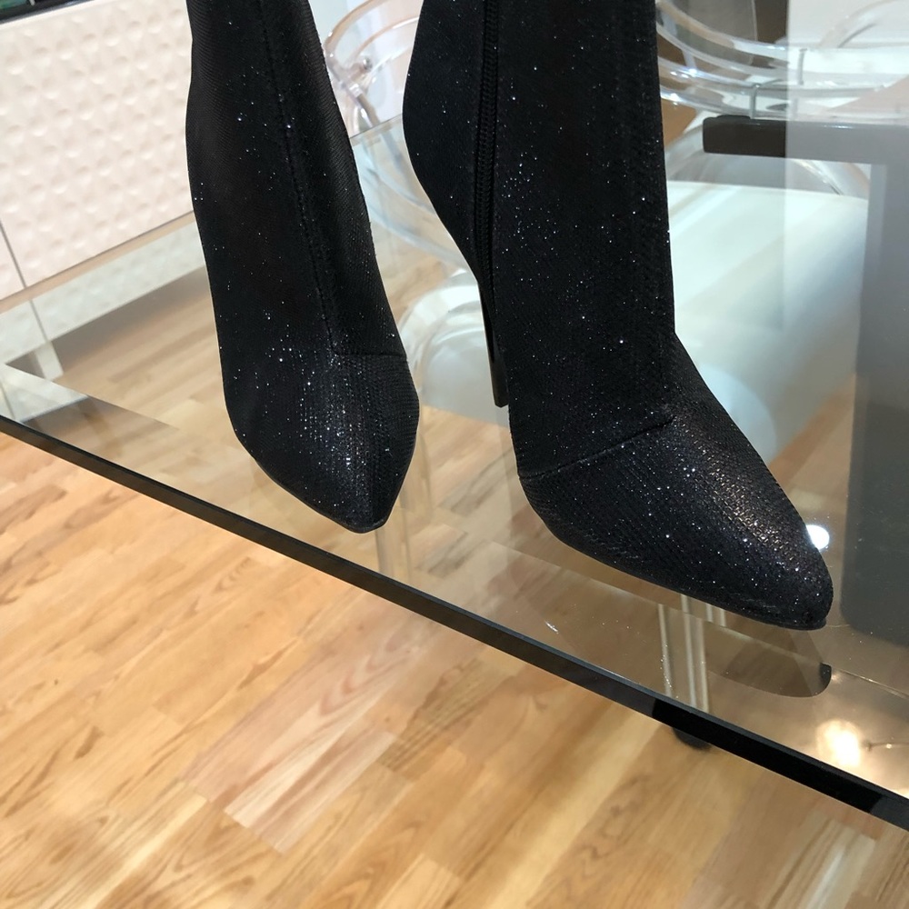 Booties Glamour Brand New sz7 4.5 heel